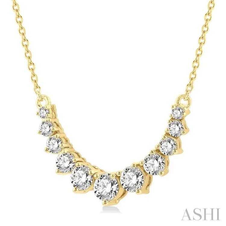 3/4 Ctw Graduated Diamond Smile Necklace in 14K Yellow Gold