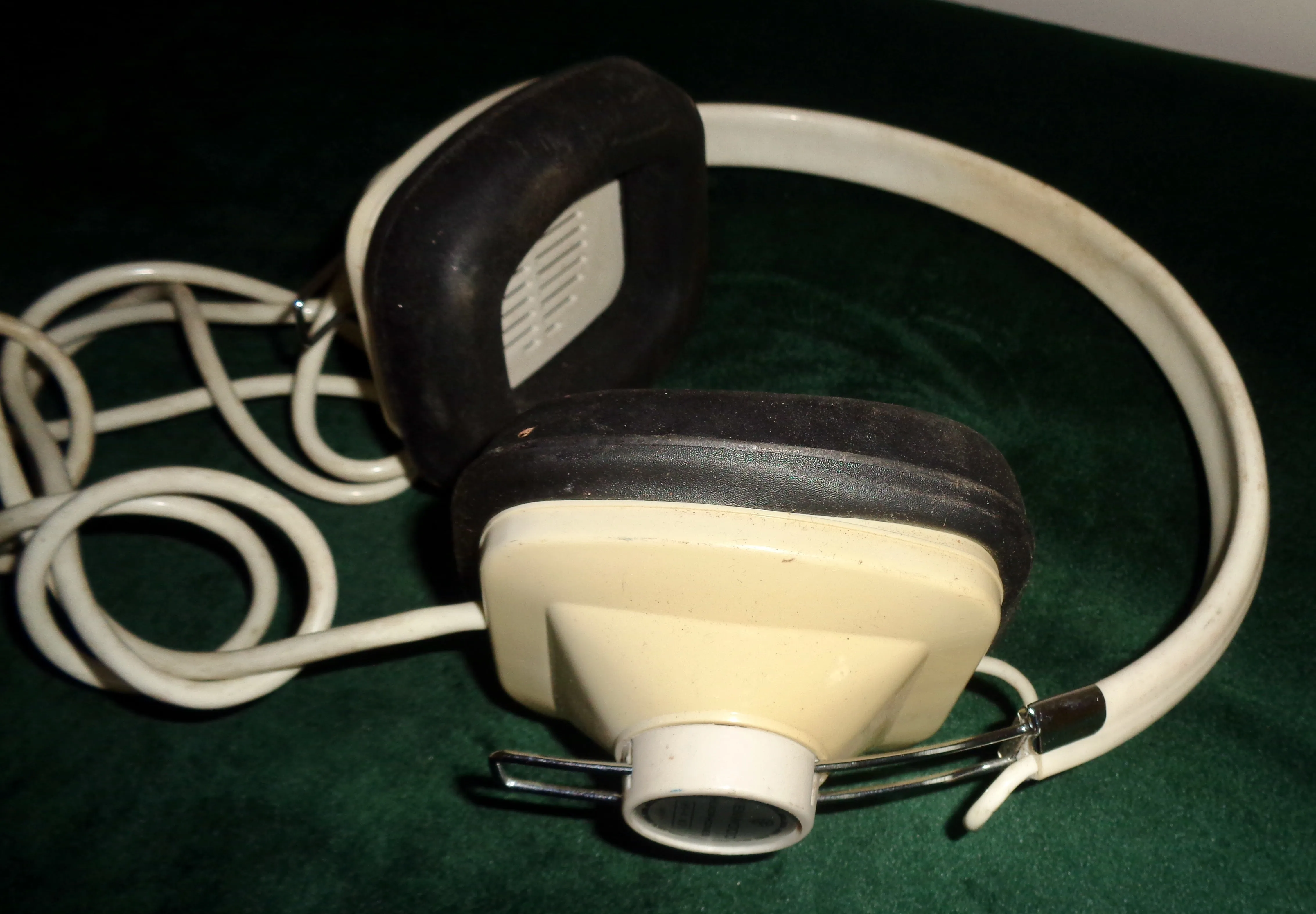 Vintage 1970s Kenwood HS4 8 Ohm White Headphones For Radio Communication